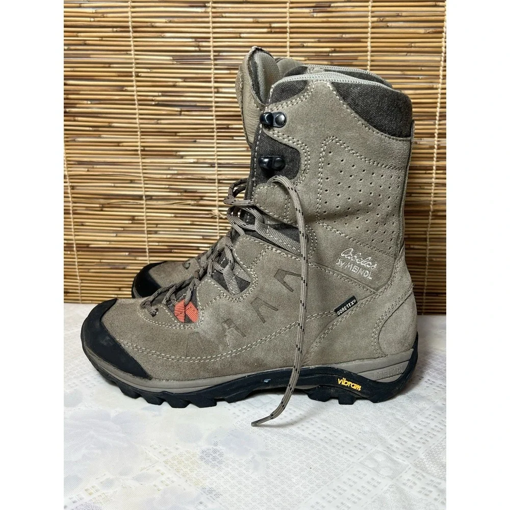 Cabela's Women's Size 7‎ Us  5 1/2 Uk Waterproof - Hiking - Vibram.  Insulation